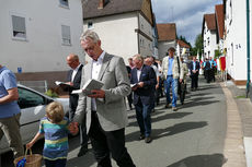 Fronleichnamsprozession durch die Straßen von Naumburg (Foto: Karl-Franz Thiede)